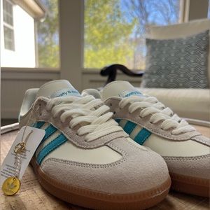 Selling Adidas Originals, Sporty&Rich, 6.5 shoes because they are not my size!